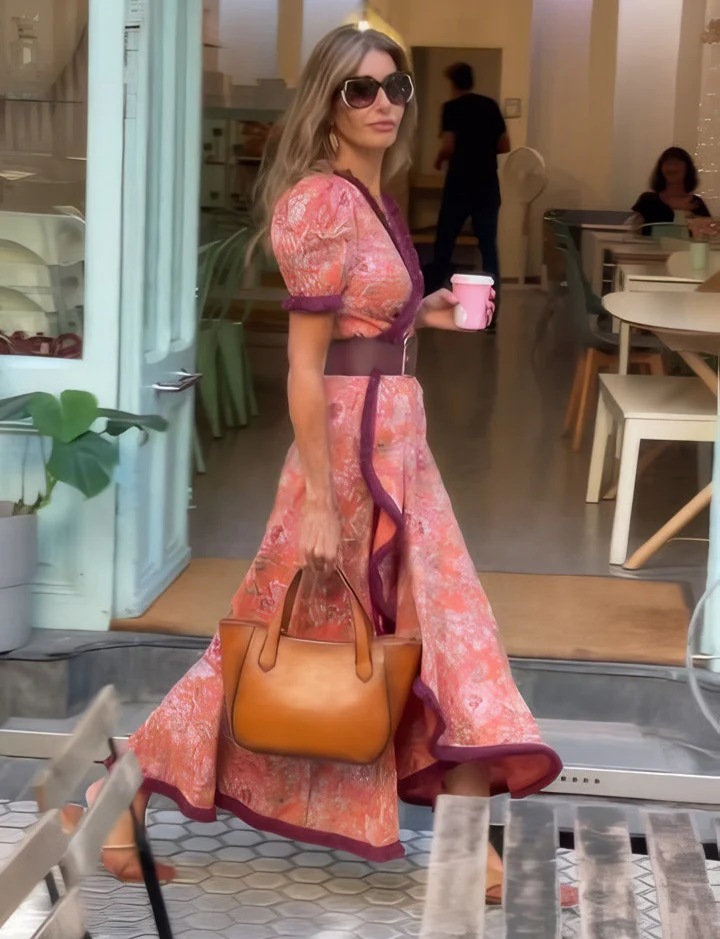 Ellie | Feminint snit med farverig elegance